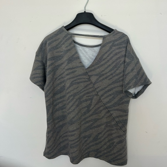 Animal Print Size M T-Back Lounge Top - Picture 3 of 3